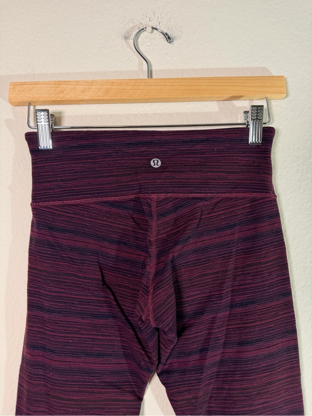 Lululemon Wunder Under Crop 21” Bordeaux Stripe Leggings Size 4 Yoga - Picture 4 of 5